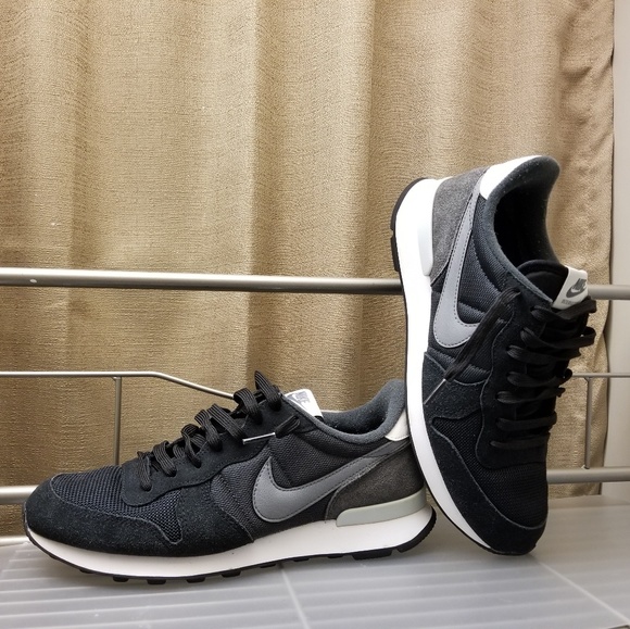 Nike Shoes - Nike Internationalist women's athletic shoes sz 8